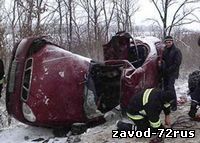 На 11-м км. Ялуторовского тракта автомобиль «ДЭУ» разорвало пополам при столкновении с ВАЗ-2109 и маршрутным автобусом