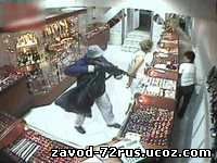 3 рейнджера напали на ювелирный магазин в Омутинке